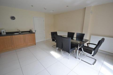 3 bedroom house to rent, Barradale Court, Stoneygate, Leicester