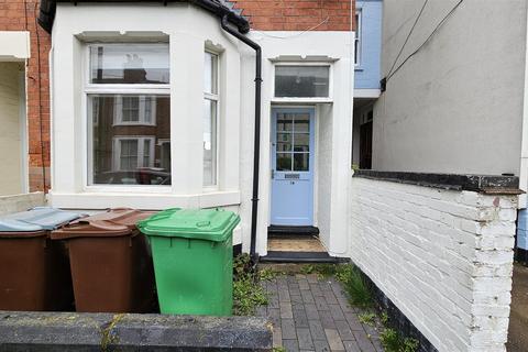 3 bedroom semi-detached house to rent, Church Drive, Carrington, Nottingham