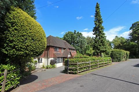 5 bedroom detached house for sale, Heather Close, Kingswood