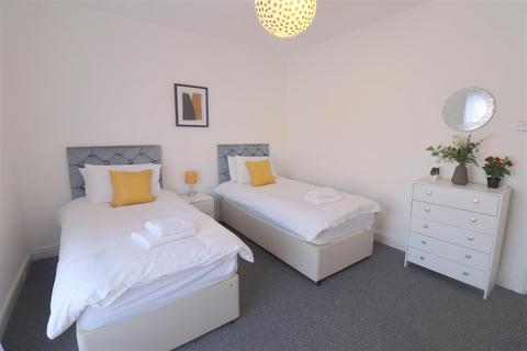 4 bedroom house to rent, Stoneley Road, Crewe