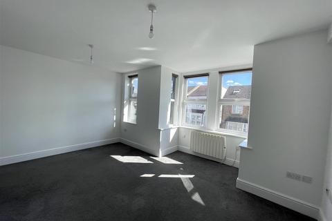 2 bedroom apartment to rent, Bishops Place, Sutton SM1