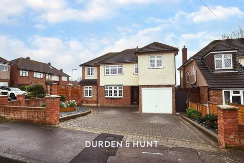 4 bedroom detached house for sale, Fairview Close, Chigwell, IG7