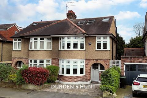 25 Walnut Way, Buckhurst Hill, IG9 6HU