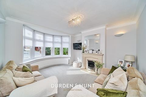 25 Walnut Way, Buckhurst Hill, IG9 6HU