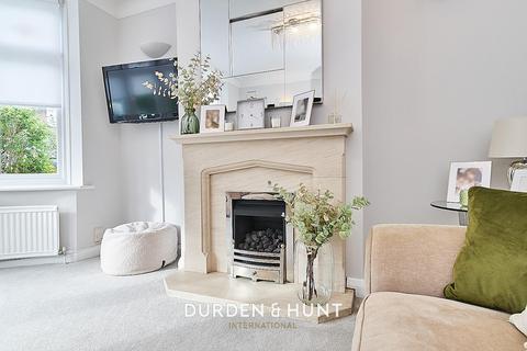 25 Walnut Way, Buckhurst Hill, IG9 6HU