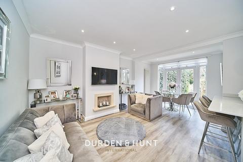 25 Walnut Way, Buckhurst Hill, IG9 6HU