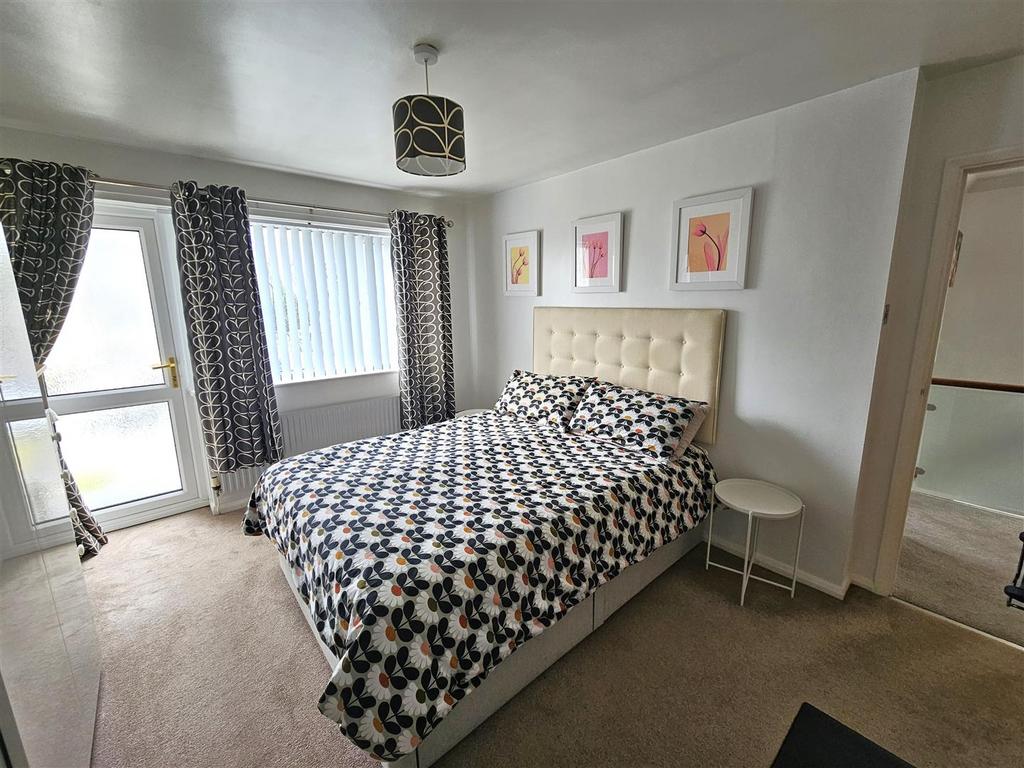 Bedroom 1.jpg
