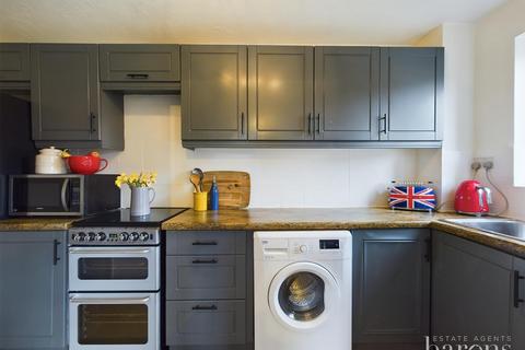 29 Heathfield, Basingstoke, RG22 4PA