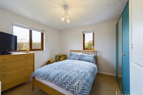 29 Heathfield, Basingstoke, RG22 4PA