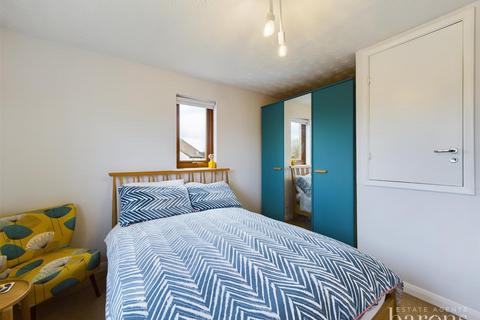 29 Heathfield, Basingstoke, RG22 4PA