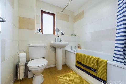 29 Heathfield, Basingstoke, RG22 4PA