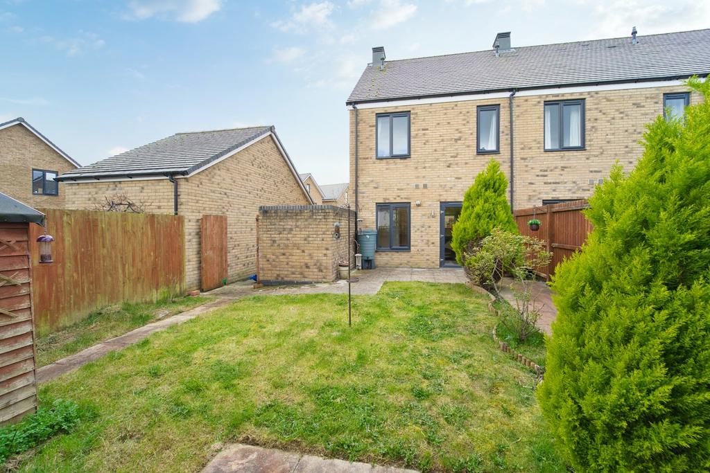 Garland Avenue, Locking Parklands... 2 bed end of terrace house for