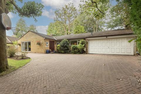 4 bedroom detached house for sale - Church Road, Studham
