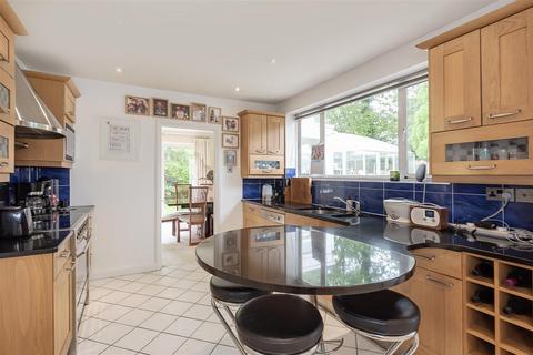 4 bedroom detached house for sale, Church Road, Studham