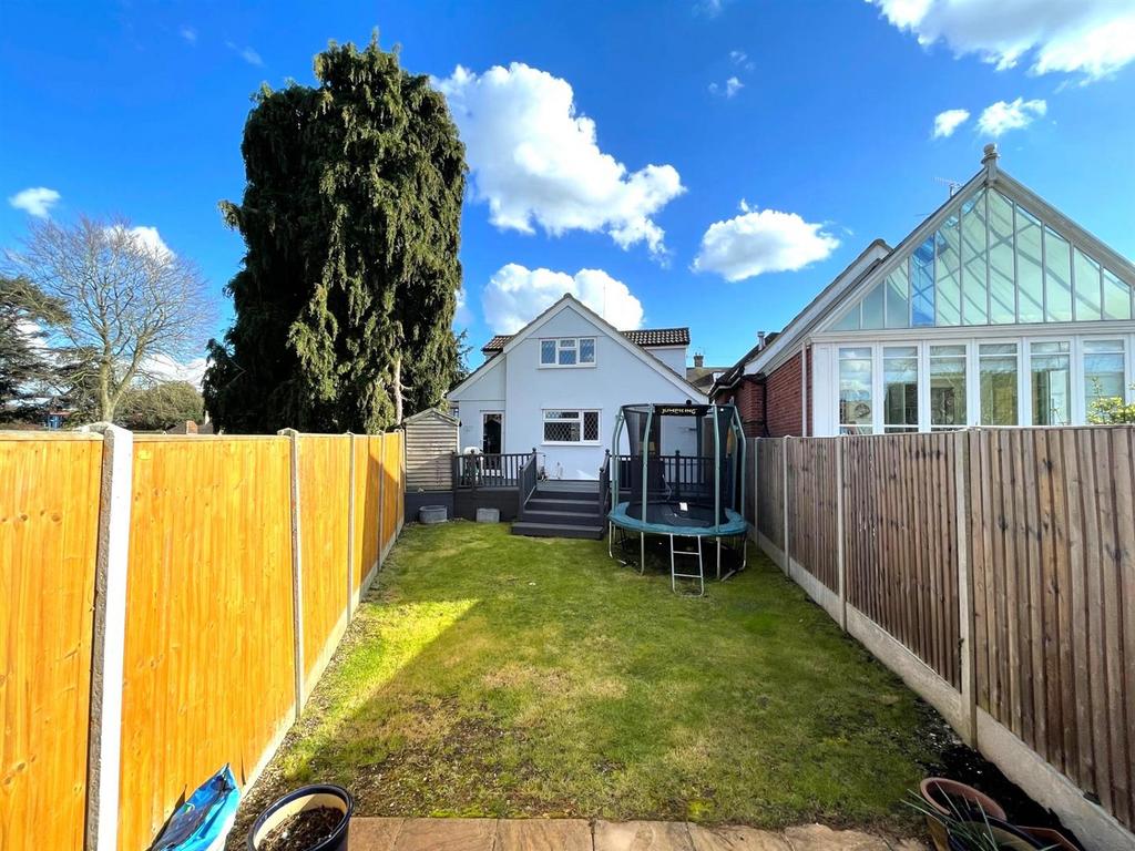 REAR GARDEN 4.jpg