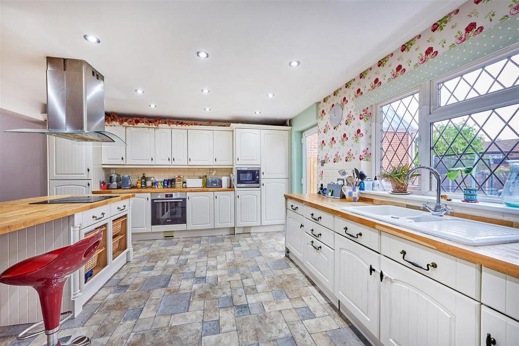 Kitchen/Breakfast Area