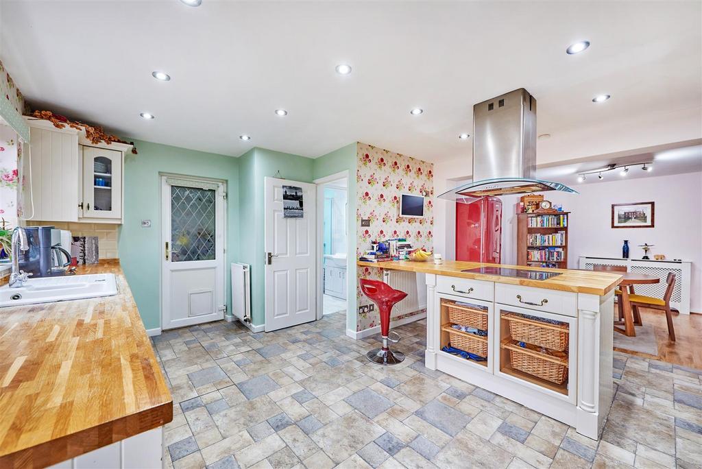Kitchen/Breakfast Area