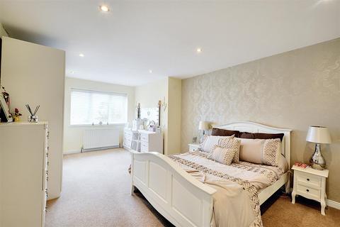 3 bedroom semi-detached house for sale, Bestwood Park View, Arnold, Nottingham