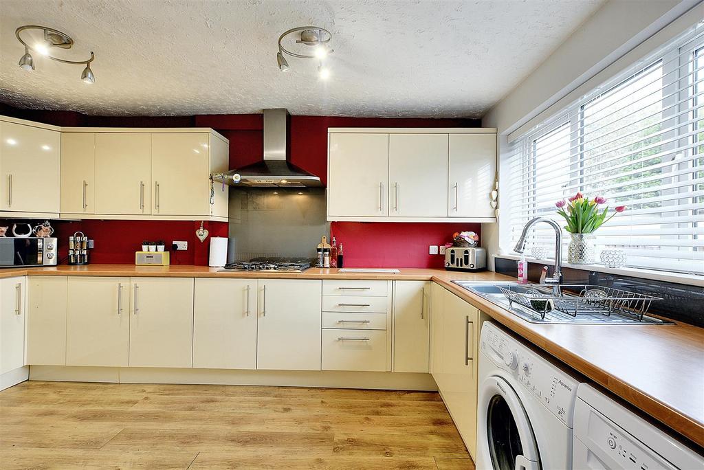 Kitchen 1.jpeg