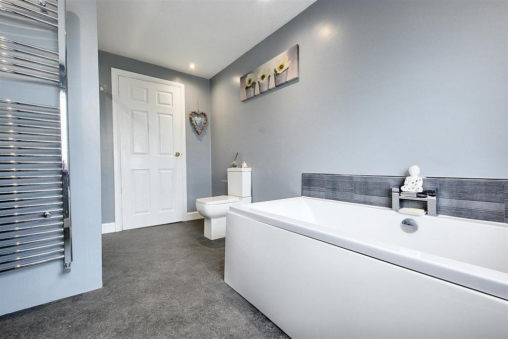 Bathroom 2.jpeg