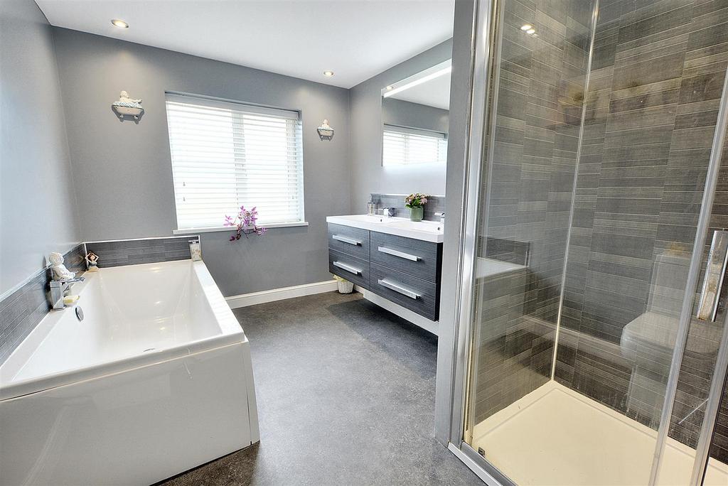 Bathroom 3.jpeg