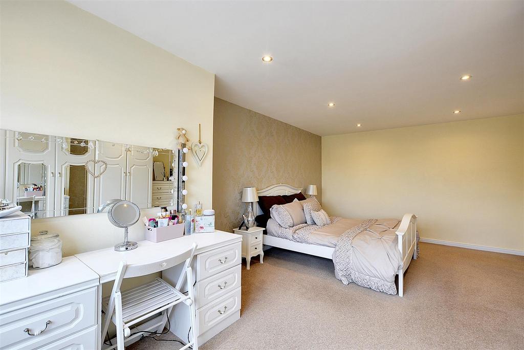 Bedroom 1 3.jpeg