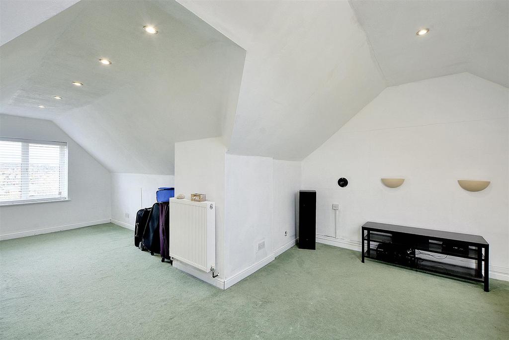 Loft Room 2.jpeg