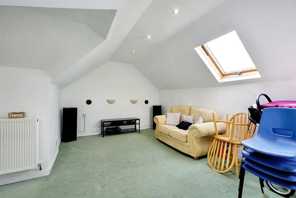 Loft Room 1.jpeg