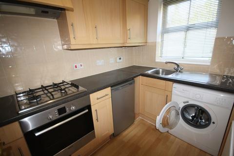 2 bedroom semi-detached house to rent, Parsons Road, Slough SL3