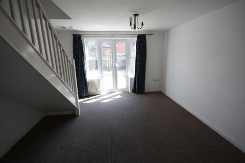 2 bedroom semi-detached house to rent, Parsons Road, Slough SL3