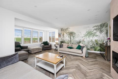 128 Marine Crescent, Goring By Sea, Worthing, BN12 4HR