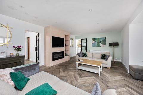 128 Marine Crescent, Goring By Sea, Worthing, BN12 4HR