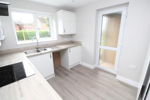3 bedroom semi-detached house to rent, College Road, Leicester LE8