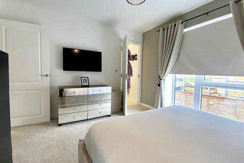 2 bedroom apartment for sale, Marina Court, Waltham Abbey