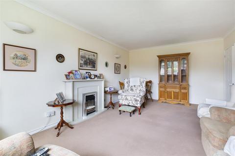 2 bedroom maisonette for sale, Beacon Way, Banstead