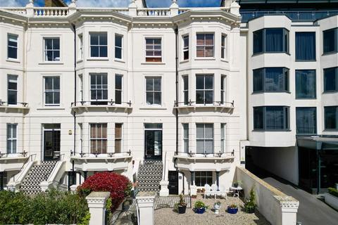 2 bedroom apartment for sale, Clifton Terrace, Westcliff-On-Sea
