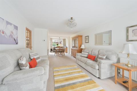 5 Maple Place, Banstead, SM7 1LZ