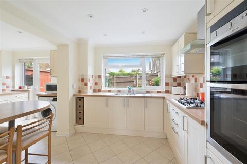 5 Maple Place, Banstead, SM7 1LZ