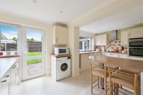 5 Maple Place, Banstead, SM7 1LZ