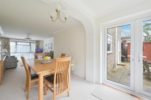 5 Maple Place, Banstead, SM7 1LZ