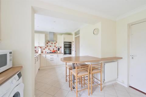 5 Maple Place, Banstead, SM7 1LZ