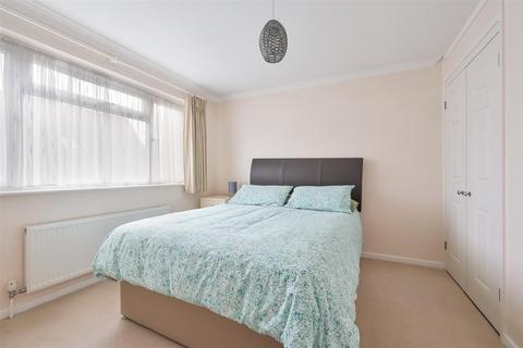 5 Maple Place, Banstead, SM7 1LZ