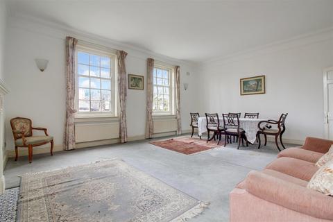 Flat 2, 15 Redington Gardens, London, NW3 7SA