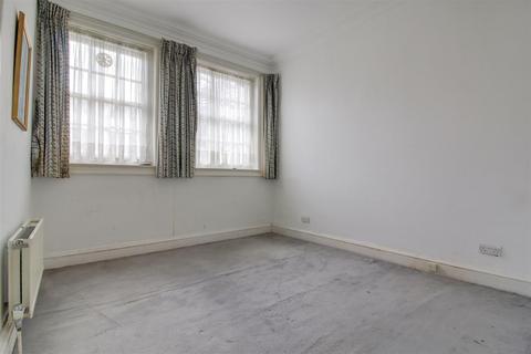 Flat 2, 15 Redington Gardens, London, NW3 7SA