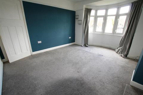 3 bedroom semi-detached house to rent, St Audries Road, Worcester