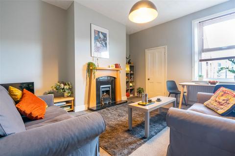 2 bedroom flat to rent, Trewhitt Road, Heaton, NE6