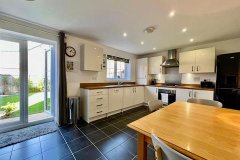 4 bedroom detached house for sale, Elderflower Road, Scarborough