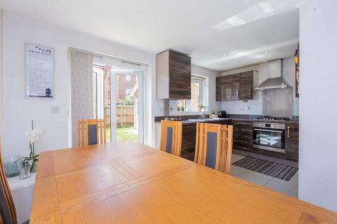 4 bedroom townhouse for sale, Edgeworth Close, Langley SL3