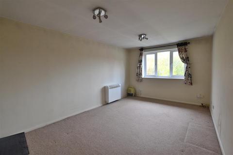 2 bedroom flat to rent, Ascot Court, Aldershot GU11