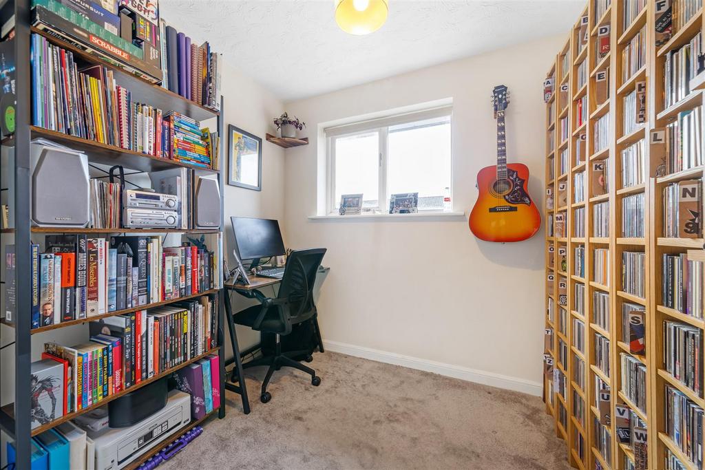 30 Ridgewell Close-5.jpg